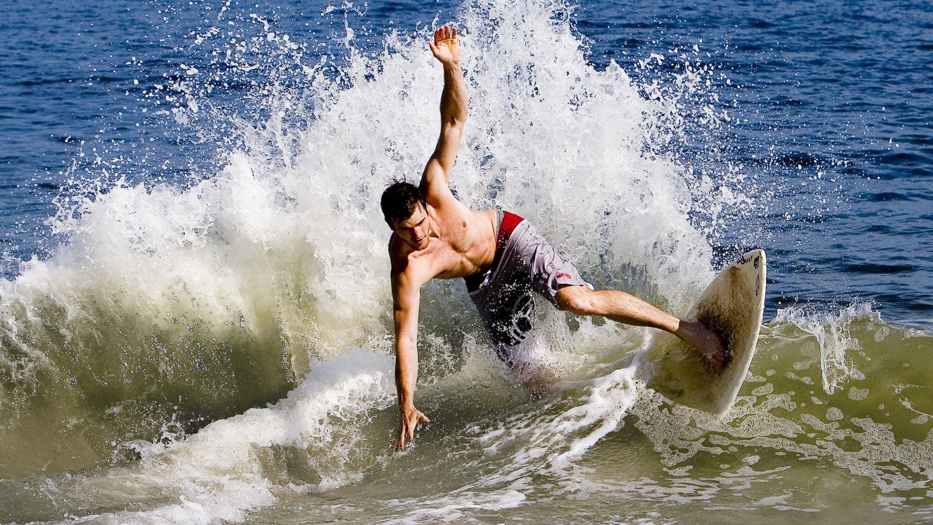领先优势明显引爆全场！，德布劳内意外战胜西班牙队全场沸腾不已
